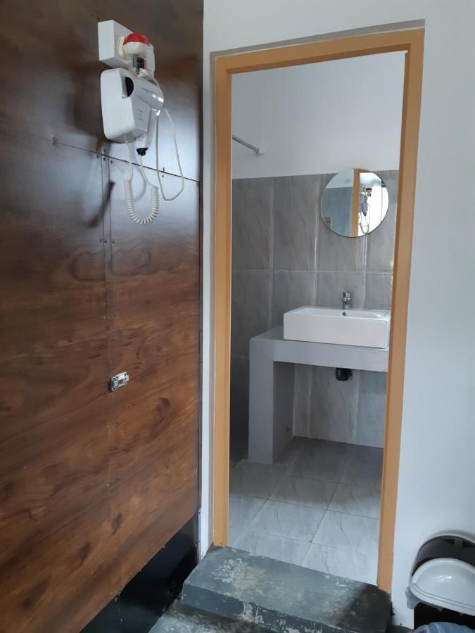 Siril Guesthouse Hostel Нувара-Элия Экстерьер фото